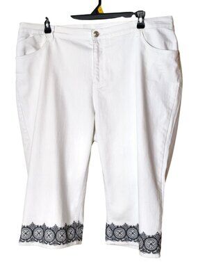 Catherines 24W White Capri Pants Black Embroidered Hem Stretch Comfort Fairy